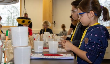 Kostenloser Workshop: Die Magie der Chemie bei Jowat SE