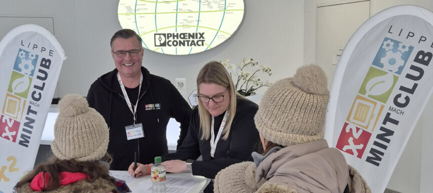 Der MINTmachCLUB.Lippe beim Berufeinfotag bei Phoenix Contact